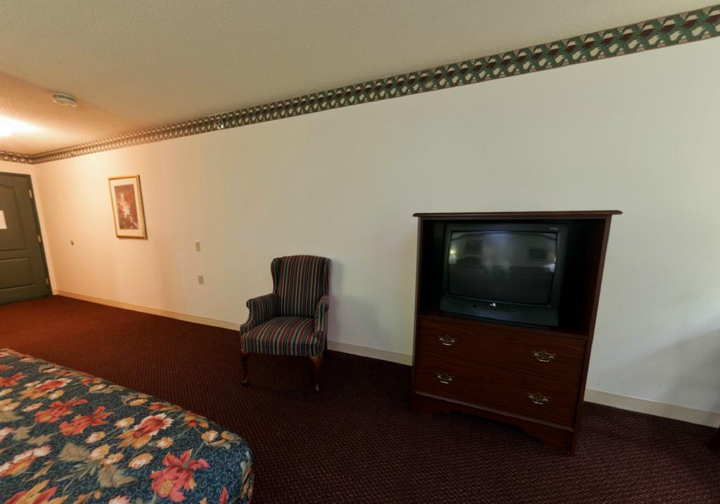 Quality Inn & Suites East Troy I-43 Room photo